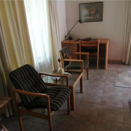 Hotel Pension Palmquell Klein Windhoek Екстериор снимка