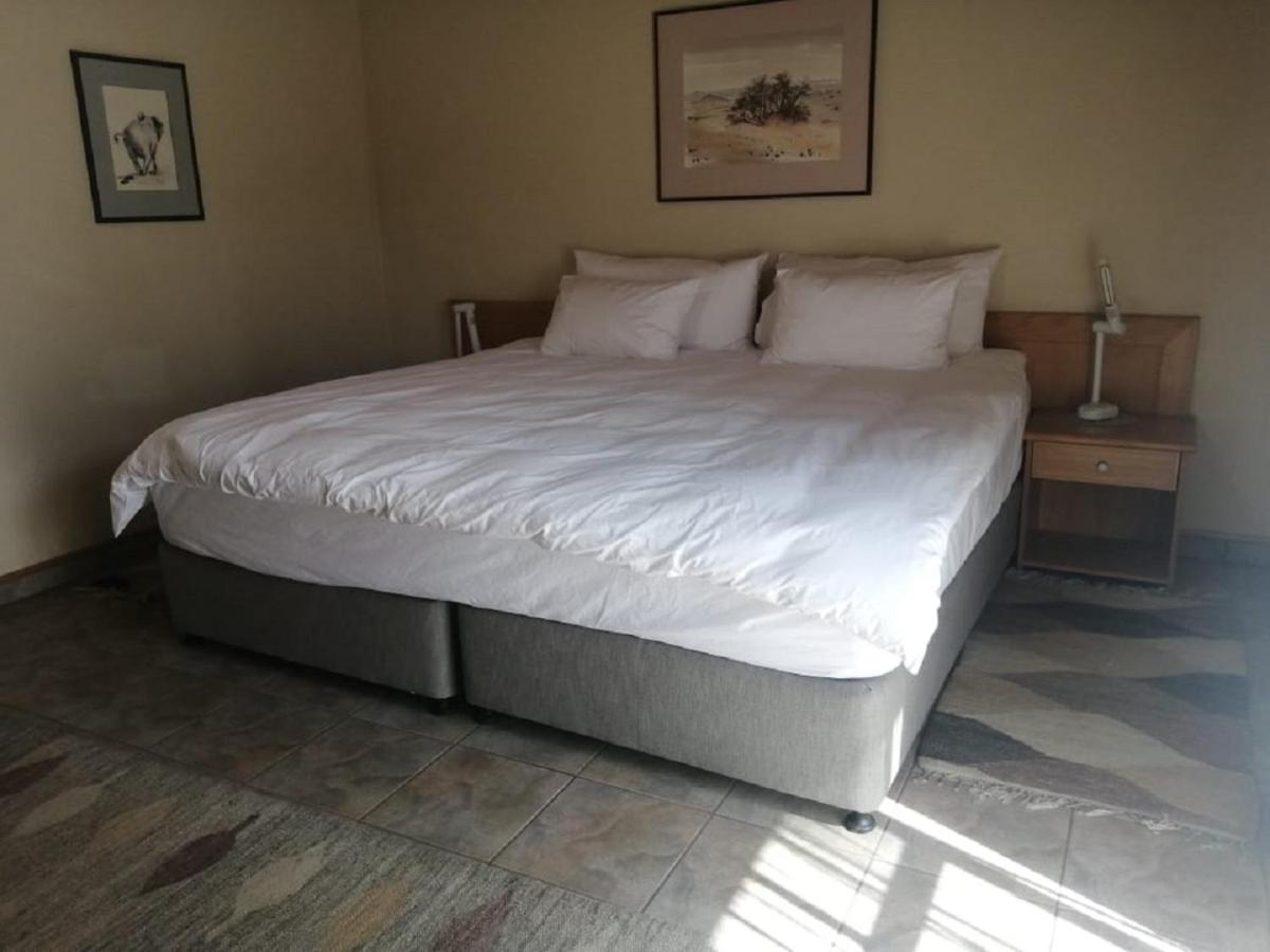 Hotel Pension Palmquell Klein Windhoek Екстериор снимка