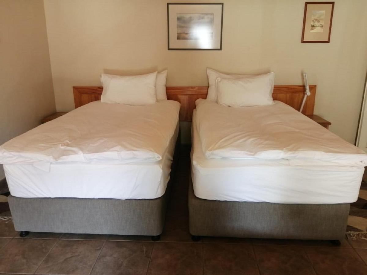 Hotel Pension Palmquell Klein Windhoek Екстериор снимка