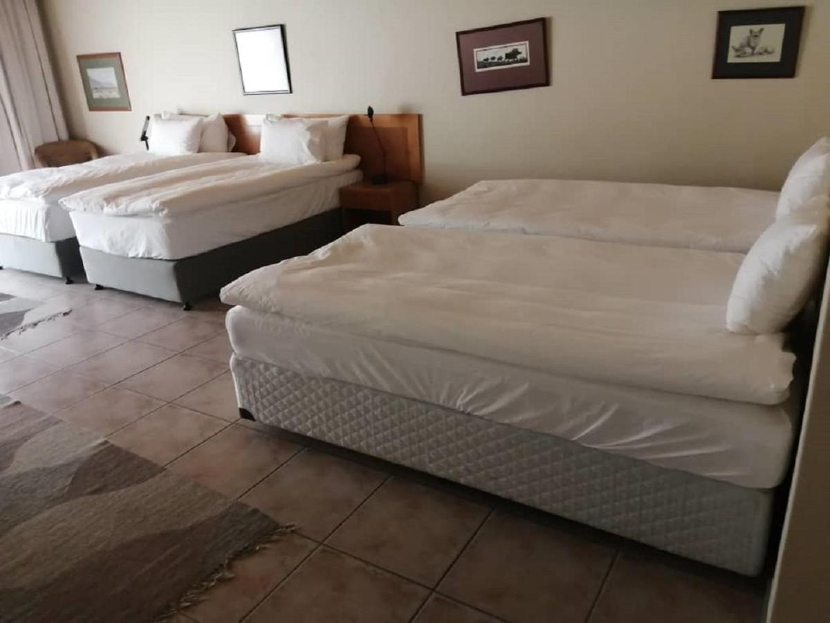 Hotel Pension Palmquell Klein Windhoek Екстериор снимка