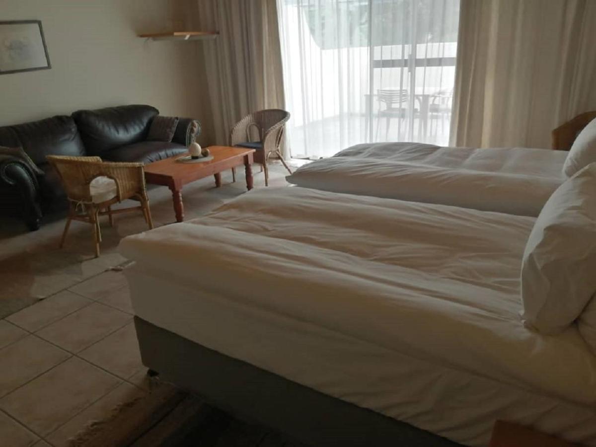 Hotel Pension Palmquell Klein Windhoek Екстериор снимка